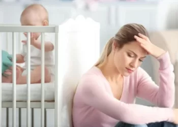 Ini perbedaan antara depresi postpartum & sindrom baby blues