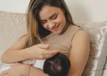 Jangan kenakan bra berkawat jika masih menyusui
