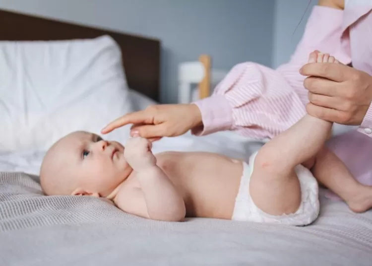 Kiat jaga kulit sensitif bayi terhindar dari ruam popok