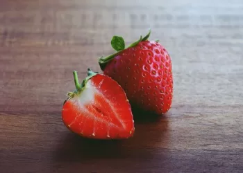 Dua porsi stroberi setiap hari bagus untuk jantung dan otak
