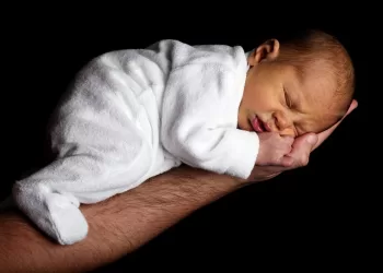 Cara merawat tali pusat pada bayi baru lahir