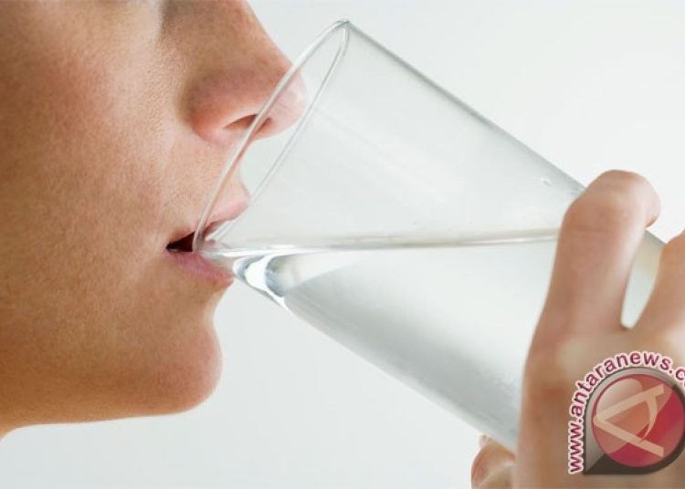 Jangan remehkan minum air putih, ini segudang manfaatnya