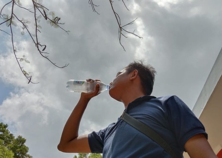 Jadwal minum air putih yang baik dalam sehari