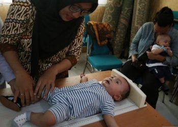 Hati-hati, mencium bayi bisa mendatangkan risiko infeksi