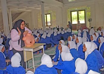 YKPI sosialisasikan upaya deteksi dini kanker payudara ke pesantren